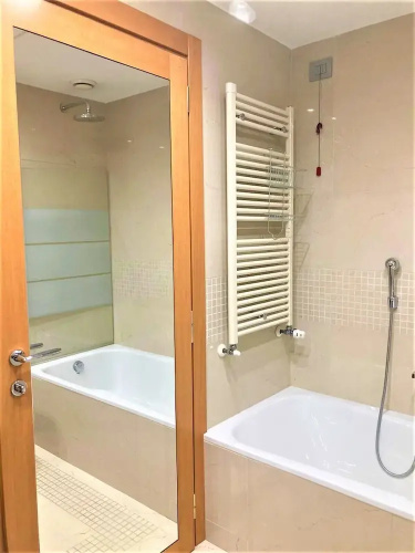 Borsa 1- Bright apartment with balcony