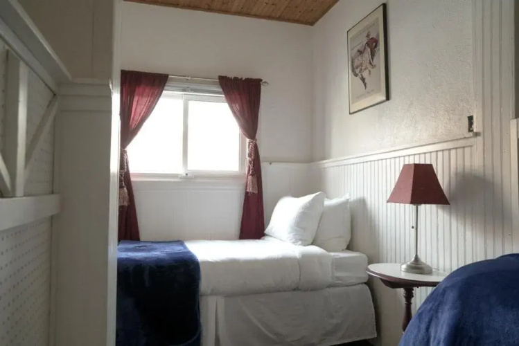 Blue Mountain Lodge Bed & Breakfast