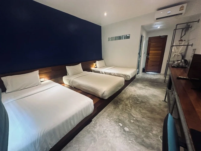 Standard Triple room