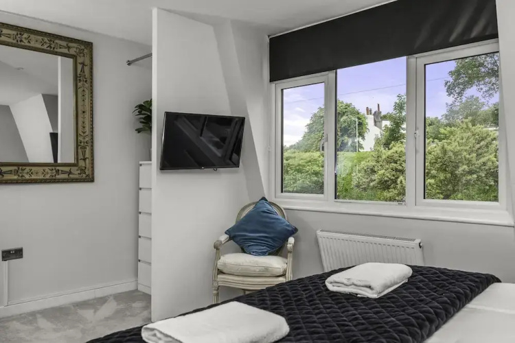 Sunset Townhouse With Free Parking