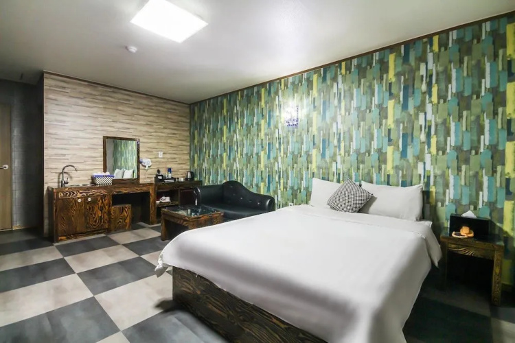 Hotel Lie