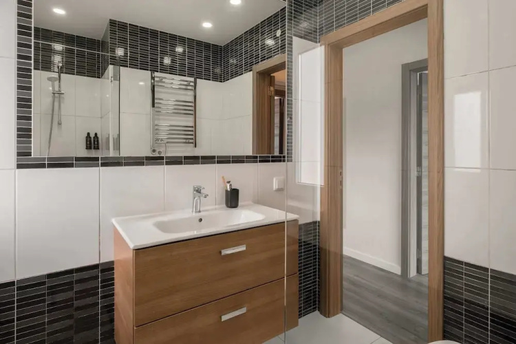 Breeze Apartment by Olala Homes
