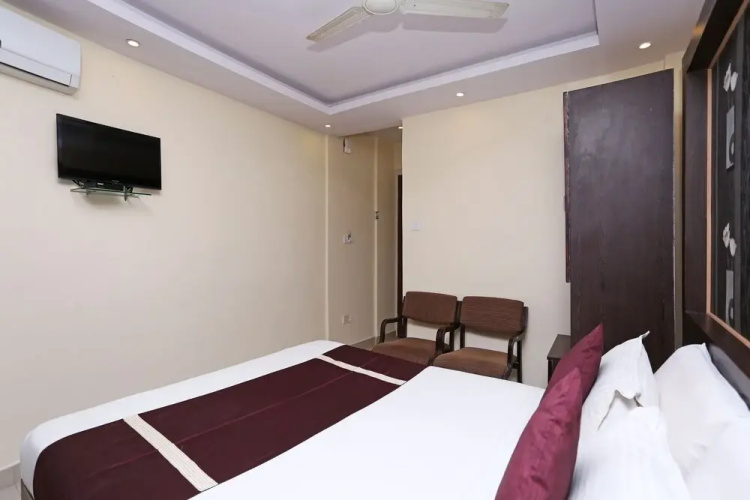 OYO 5586 Prakash Palace