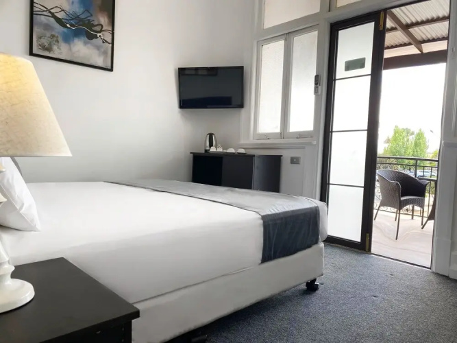 Commercial Hay Hotel