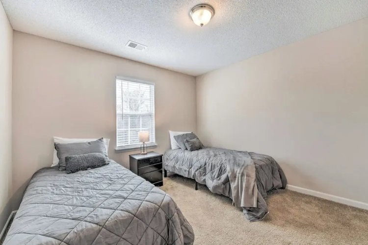 Chic Charlotte Townhome w/ Community Pool