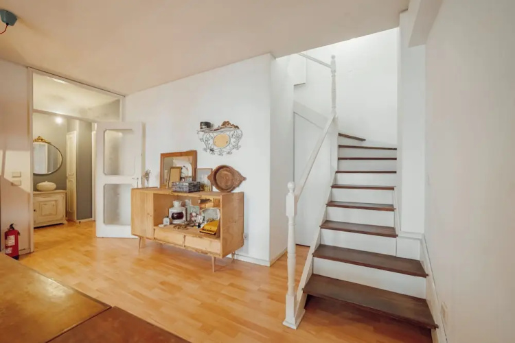 Sunny & Bright Duplex by Vacationy