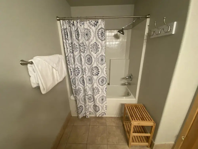Gateway Lodge 5003