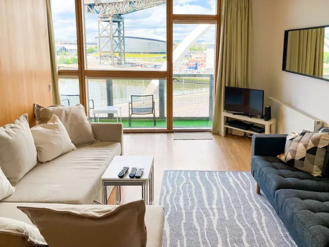 Waterfront Apartment near Hydro and SEC