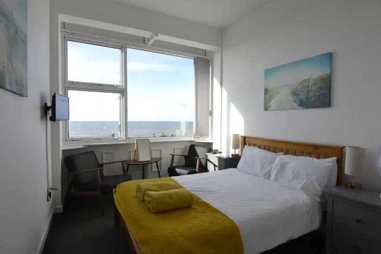 Apartment with sea view