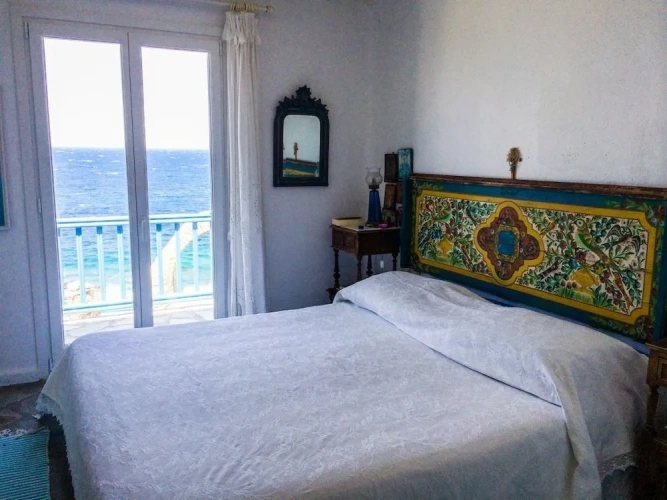 6 Bedrooms Villa