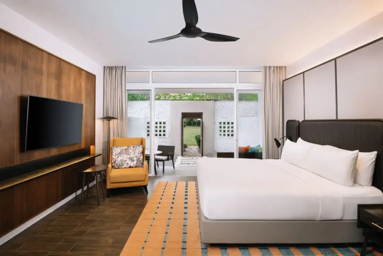 Premier Double room with pool view