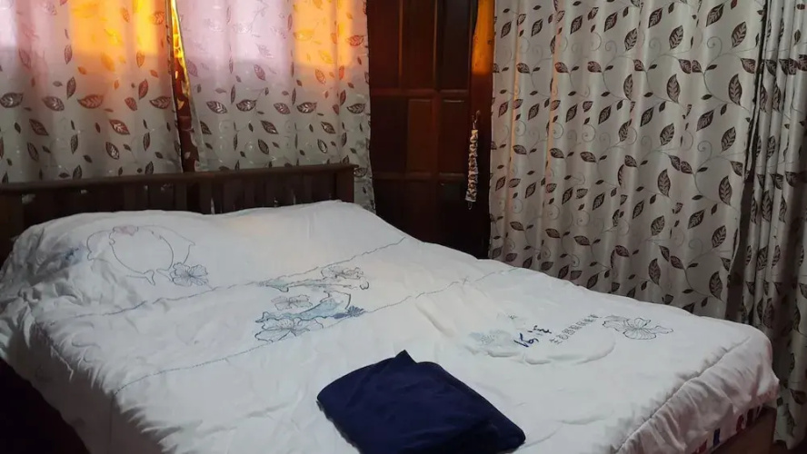 Ruenthai Rimnam Resort Suratthani