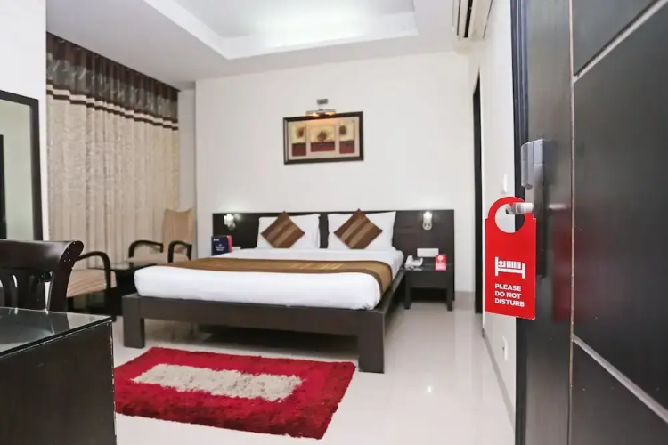 OYO 9612 Hotel Royal Ramiro
