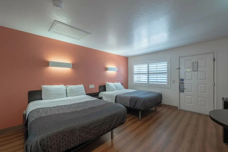 Coastal Valley Inn