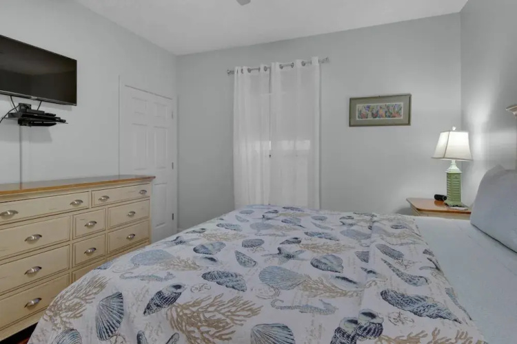 Twin Palms 1103