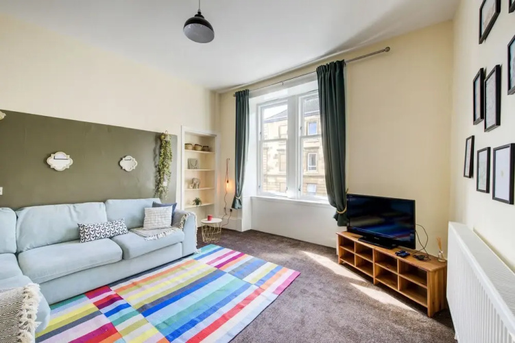 Perfectly Situated Glasgow 2 Bed Apartment