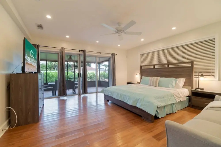 Northwood Harbor Home 3 Bed/ 3 Baths, Beach, Shops & Restaurants