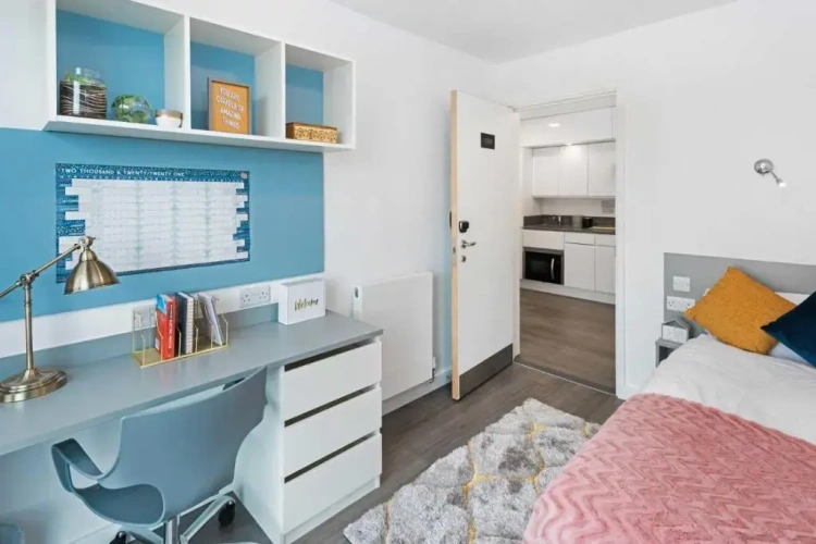 3 Bedrooms Apartment