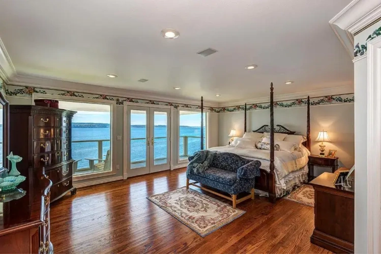 Suite with balcony