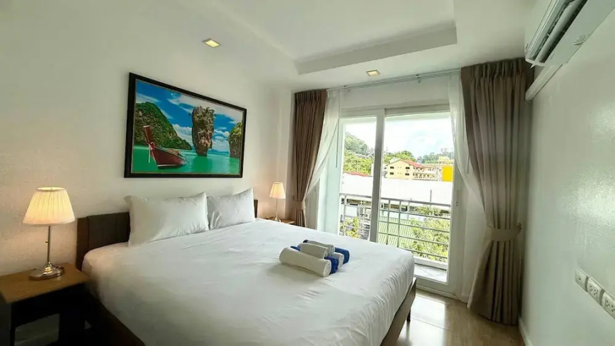 6-20 - 2 Bdr Condo With Balcony and Shared Pool