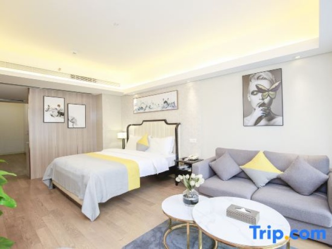 Standard Double room with city view