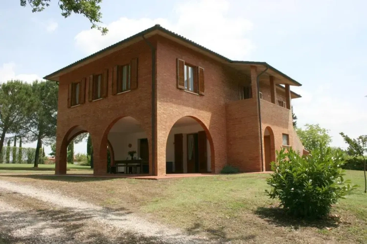 6 Bedrooms Villa
