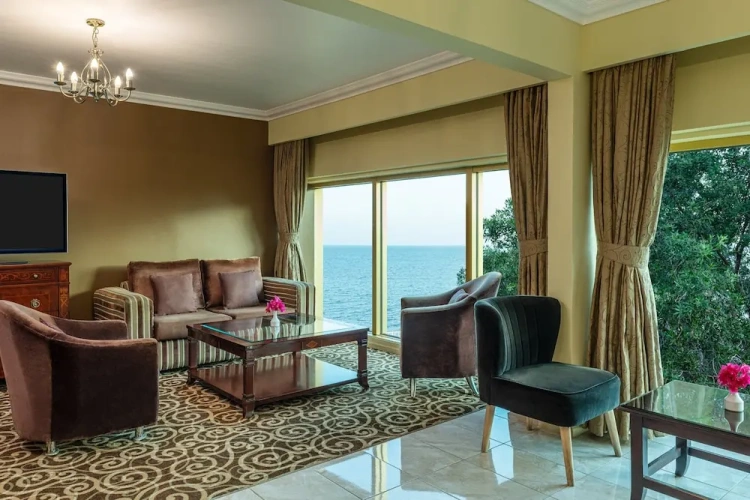 Standard Twin Club room with sea view