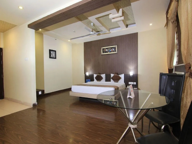 OYO 2136 Hotel The Continental
