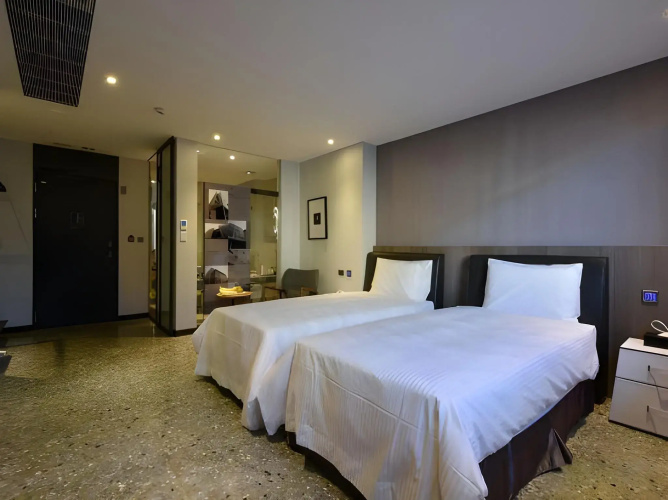 3 Door Hotel