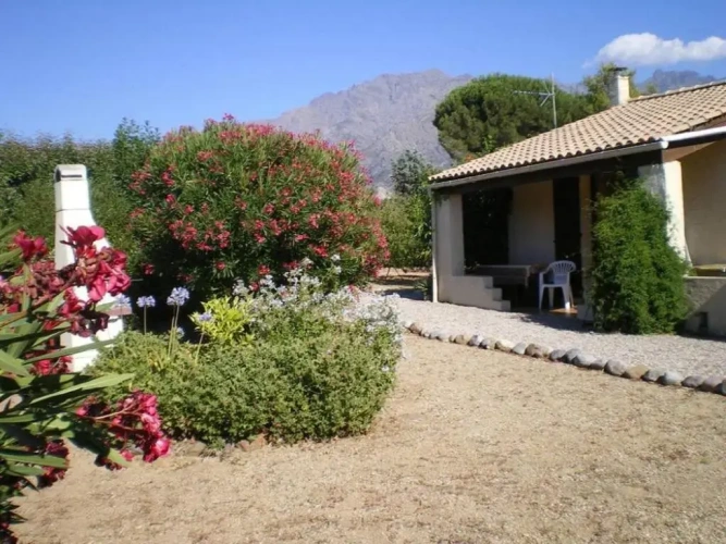 2 Bedrooms Cottage