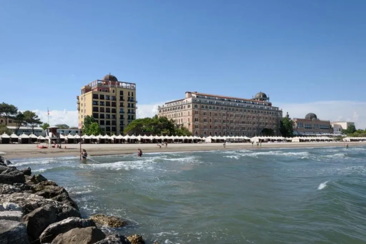 2 Bedrooms Double Apartment