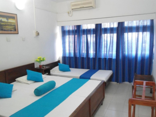 Standard Triple room