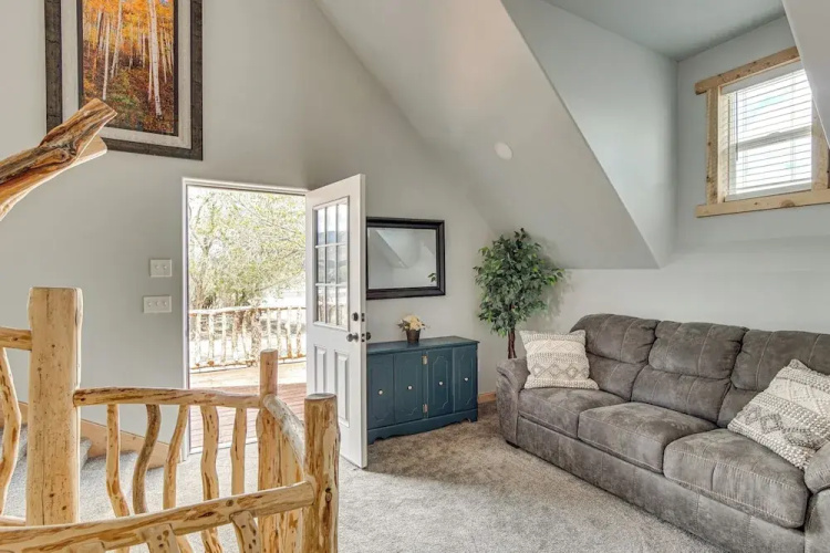 Family Home w/ Mountain Views in Circleville!
