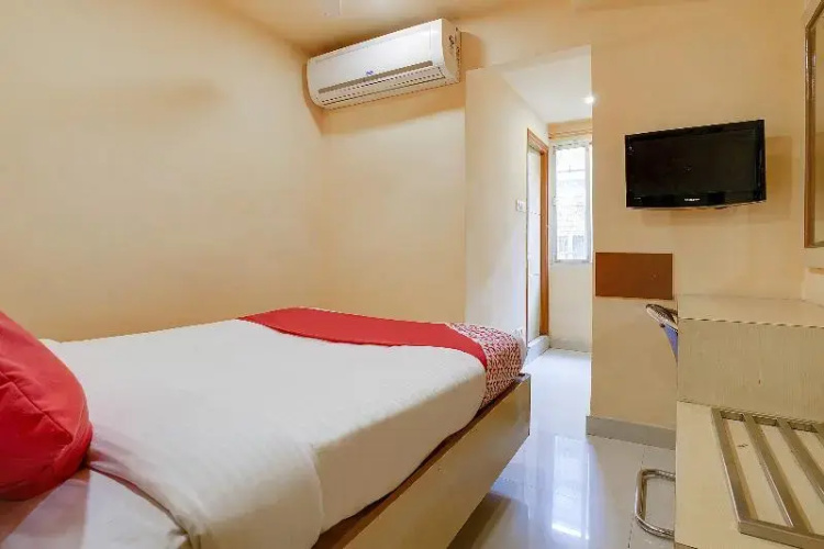 OYO 48723 Shanthaa Residency Lodge
