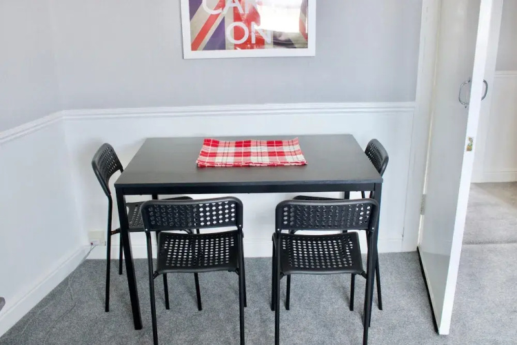 2 Bedroom Edinburgh Apartment