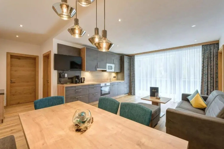 Deluxe Apartment with balcony