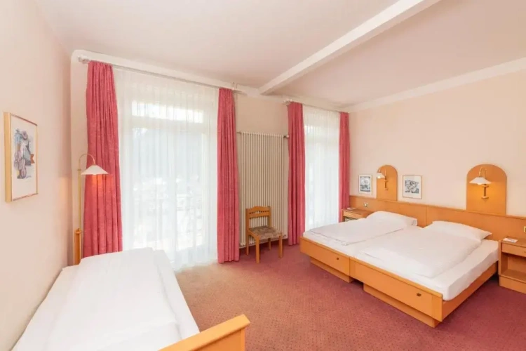 Standard Triple room