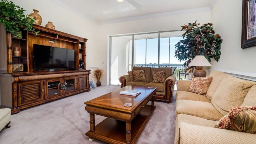 4410 Warren ave 508