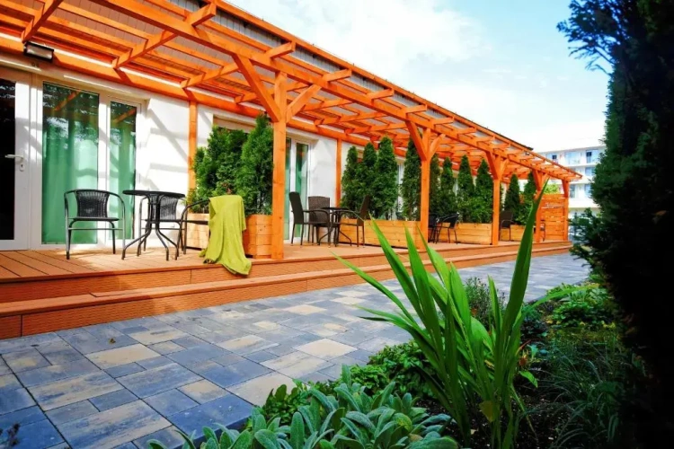 Apartment with garden view