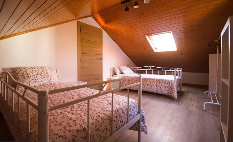 House - 4 Bedrooms with WiFi - 107751