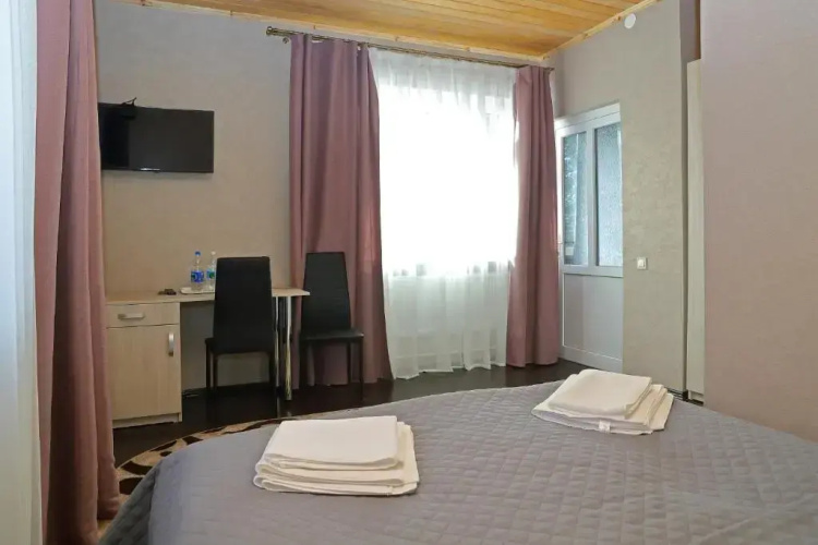 Lastivka Guest House
