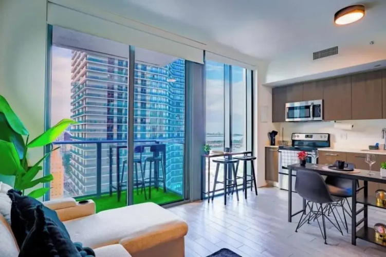 Premium Studio Near Bayside Pool Gym Views