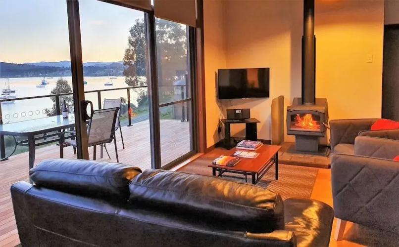 The Beach House- Essentially Tas Dover