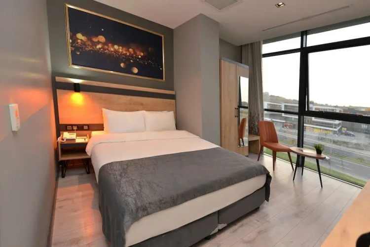 Mills Hotel