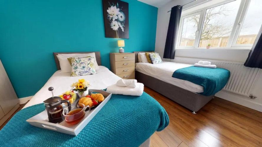 Spacious Apt with 2 Parking through security gated access By Srk Accommodation