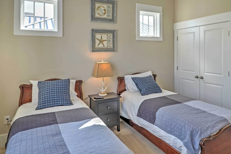 4 Bedrooms Cottage