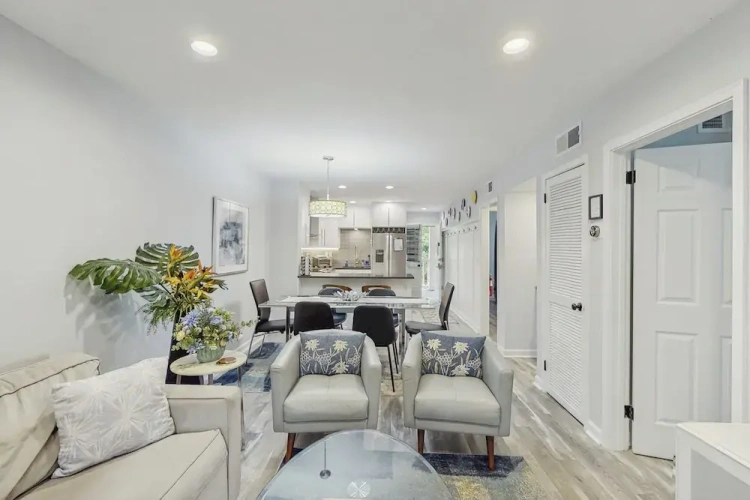 2 Bedrooms Apartment
