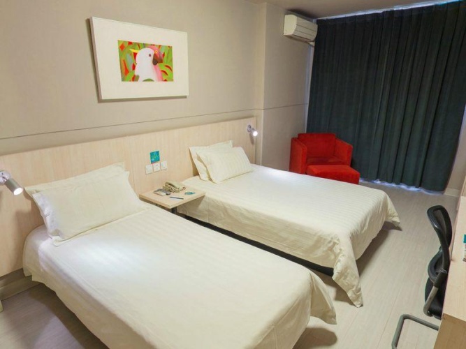 Standard Twin room with view