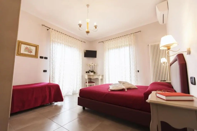 Standard Triple room