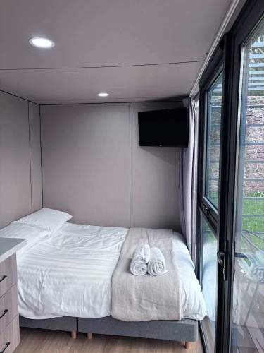 Glamping Pod With Hot Tub In Orchard - Milford Haven